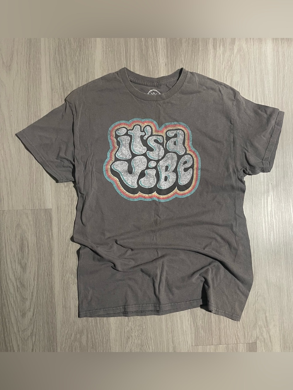 Gray Graphic Tee "It's a Vibe"